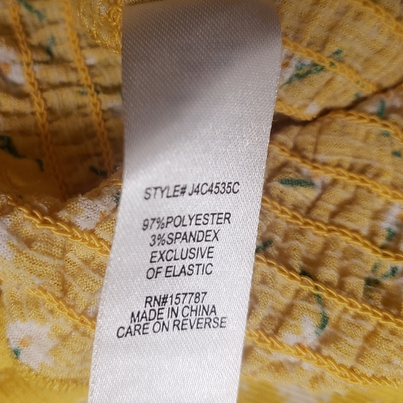 FULL CIRCLE TRENDS ADORABLE FLORAL TOP | SIZE SMALL - Picture 4 of 6